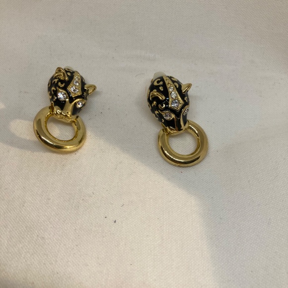 Kenneth J Lane GOLD BLACK ENAMEL CLIP EARRINGS | Panthère Classic 1980's Panther - Picture 11 of 13